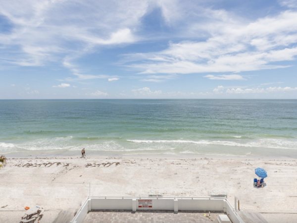 Perfect Beachfront view in Treasure Island